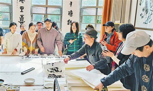 龙华区举办名家书画活动,130名艺术家齐聚梅花山庄